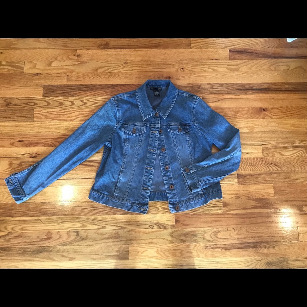 Women’s jean Style & Co jacket.  Size M.